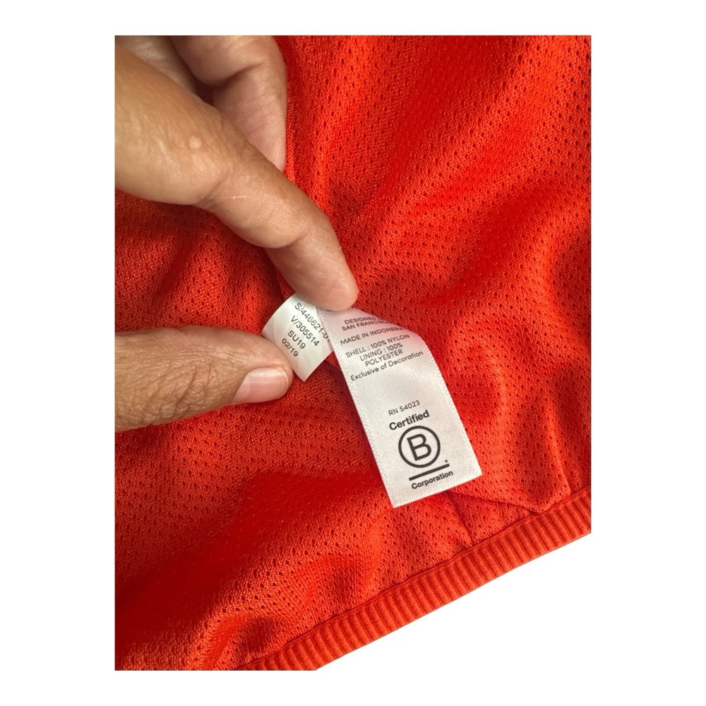 Athleta Ascender Jacket Womens XS Red Hooded Windbreaker Rain Zip SU19 446621 - Picture 4 of 6